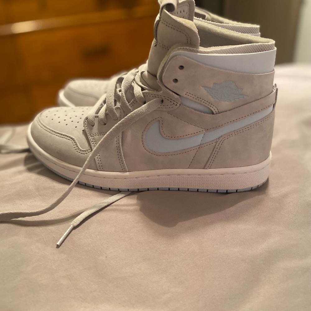 Jordan 1s Mid baby blue authentic comes with box and chain